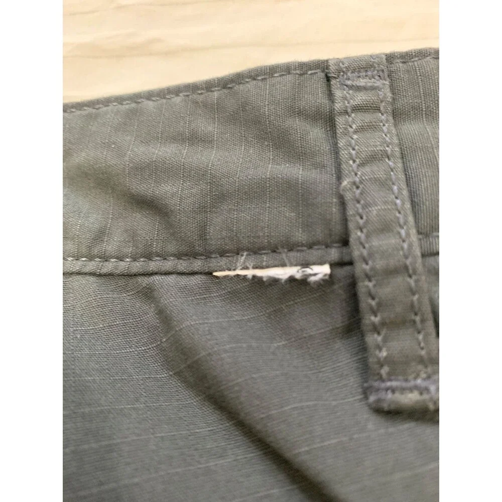 LEVIS STRAUSS MENS CARGO SHORTS SIZE 40